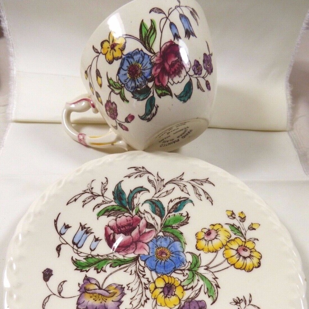 Hand painted underglaze Vernon Kilns Pottery May Flower Tea Cup & Saucer set USA